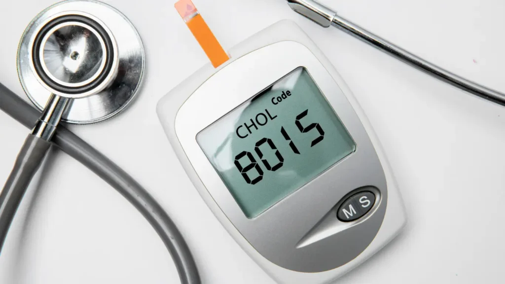 medidor de colesterol  para saber a pressão e diagnosticar alguns Sintomas de Colesterol Alto.